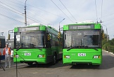 Первые два троллейбуса "Оптима" - зеленые, остальные - традиционные для Волгограда -- бело-синие.
